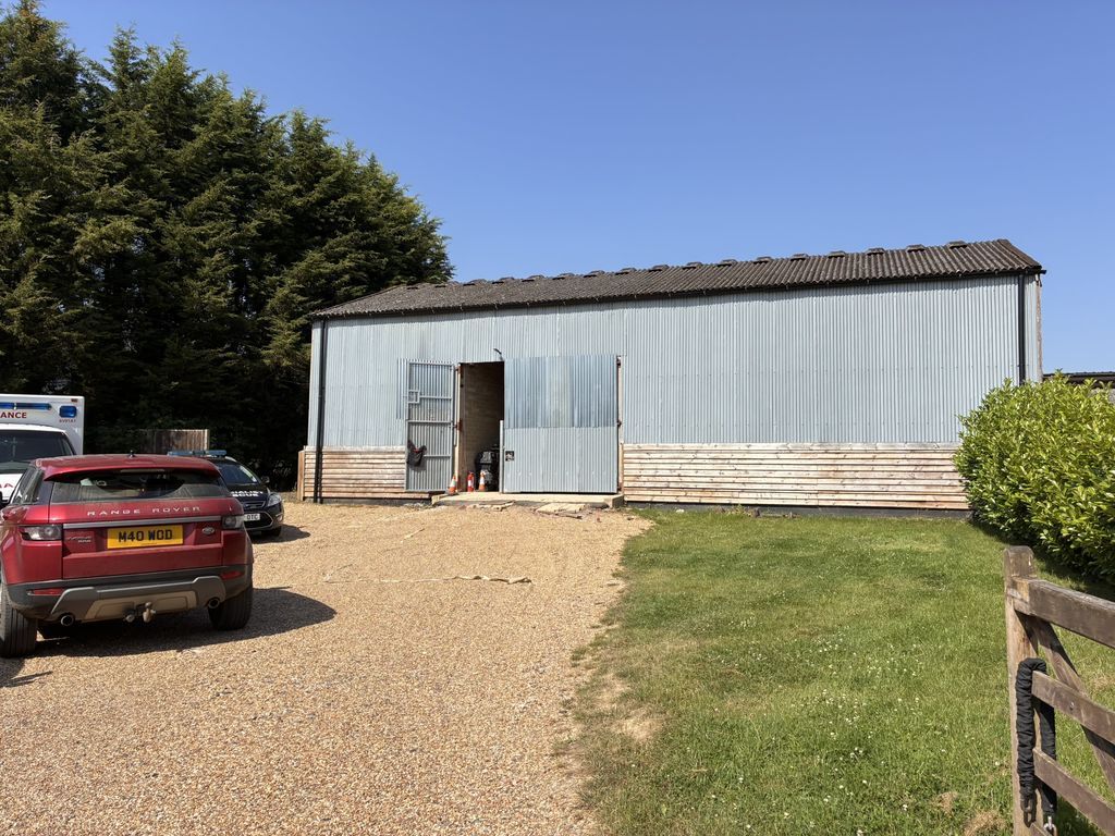 Sincox Ln, Partridge Green to rent Primary Photo- Image 1 of 5