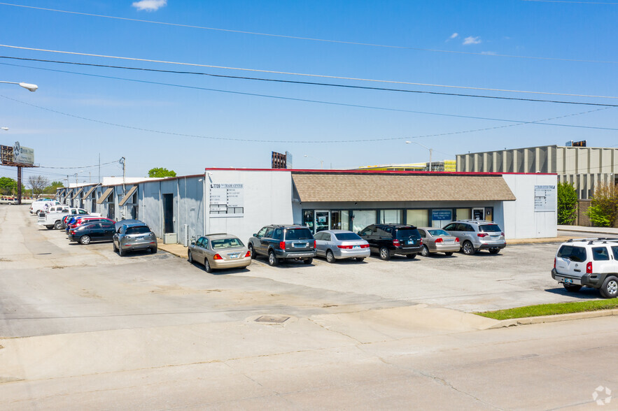 7739-7743 E 38th St, Tulsa, OK for rent - Building Photo - Image 1 of 3