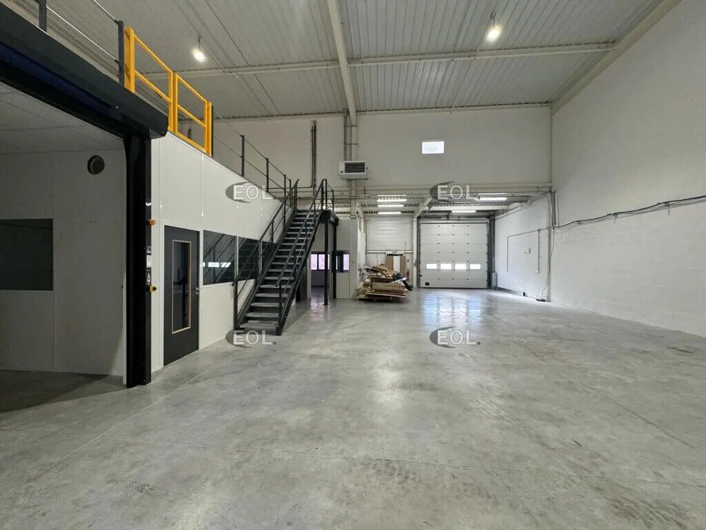 Location Local d'activités 511 m² - Photo 1