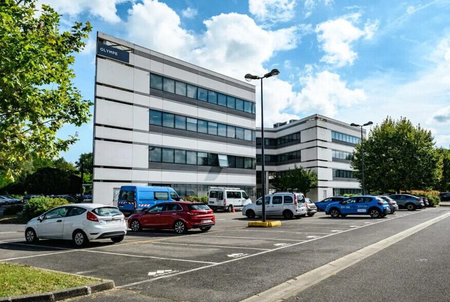 Office in Évry-Courcouronnes to rent - Building Photo - Image 3 of 9