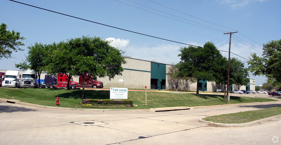 2001 Reliance Pky, Bedford, TX for rent - Building Photo - Image 3 of 7