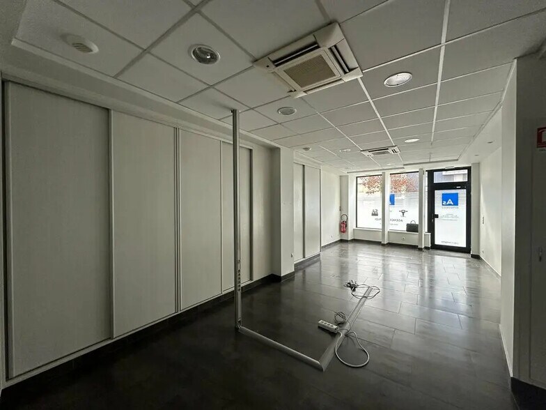 Retail in Strasbourg for sale - Building Photo - Image 3 of 5