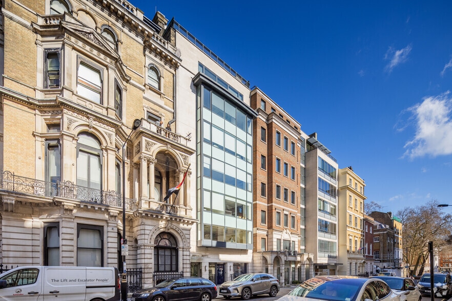 17C Curzon St, London to rent - Building Photo - Image 3 of 4