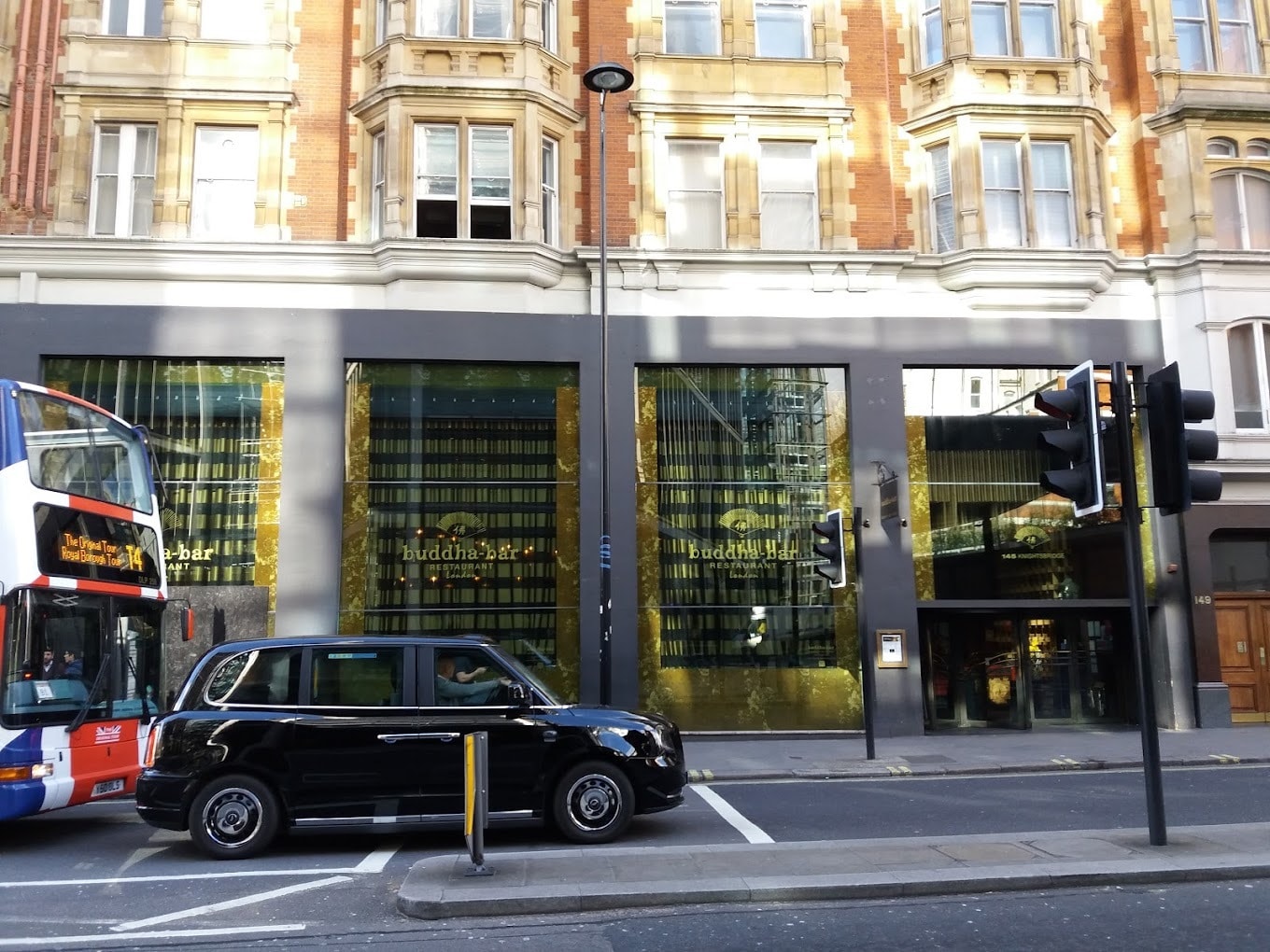 145 Knightsbridge, London to rent Primary Photo- Image 1 of 6