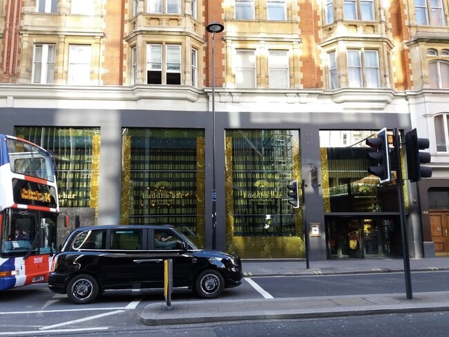 More details for 145 Knightsbridge, London - Retail to Rent