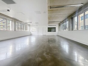 Office / Retail in Paris to rent Interior Photo- Image 1 of 7