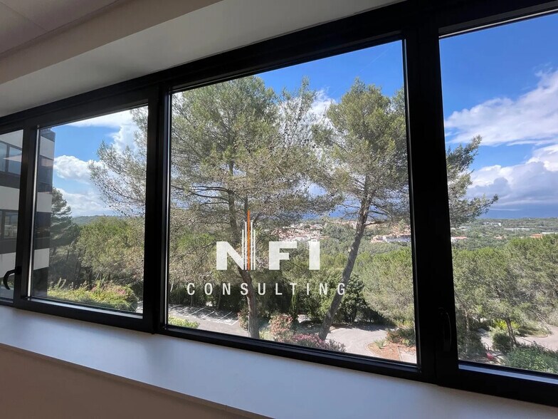 Office in Valbonne to rent - Interior Photo - Image 3 of 7