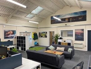 Ashampstead Cmn, Reading to rent Interior Photo- Image 2 of 4