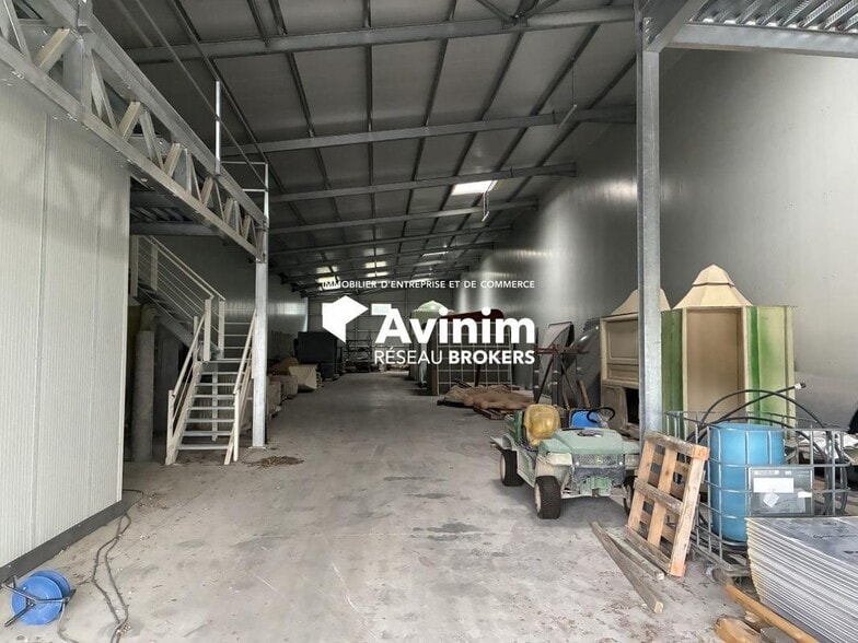 Industrial in Gémenos to rent - Interior Photo - Image 2 of 5