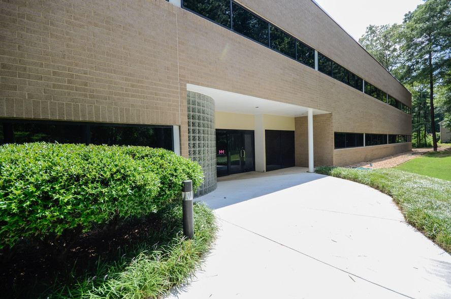 2727 Enterprise Pky, Richmond, VA for rent - Building Photo - Image 1 of 11