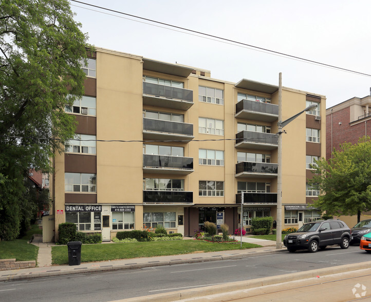 300 St Clair Ave W, Toronto, ON for rent - Primary Photo - Image 1 of 18