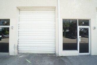 8233 Gator Ln, West Palm Beach, FL for rent Building Photo- Image 1 of 3