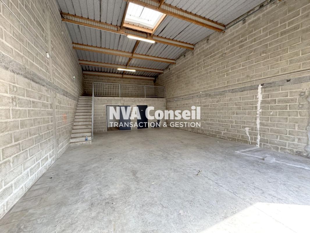 Rue Denis Papin, Beauchamp to rent Interior Photo- Image 1 of 10