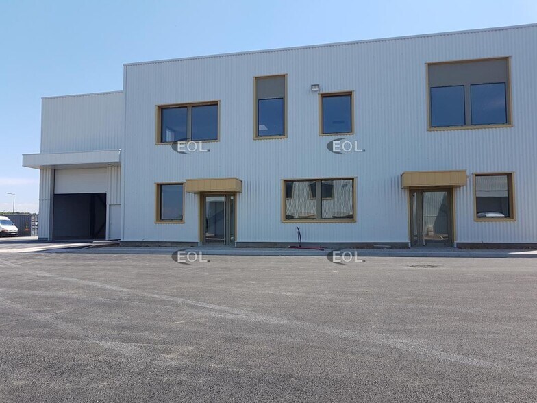 Industrial in Saint-Priest to rent - Building Photo - Image 2 of 15