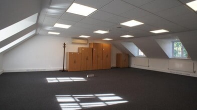 33 Wood St, Barnet to rent Interior Photo- Image 2 of 2