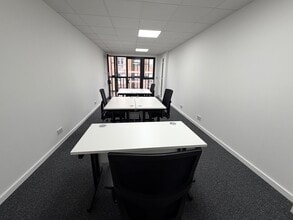 Howard Rd, Stanmore to rent Interior Photo- Image 2 of 13