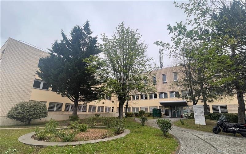 Office in Aulnay-sous-Bois to rent - Building Photo - Image 1 of 8