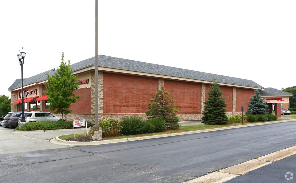 2075 S Lake St, Mundelein, IL for rent - Building Photo - Image 2 of 3