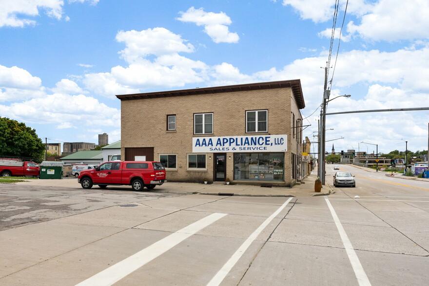 115 N 10th St, Manitowoc, WI for sale - Primary Photo - Image 1 of 1