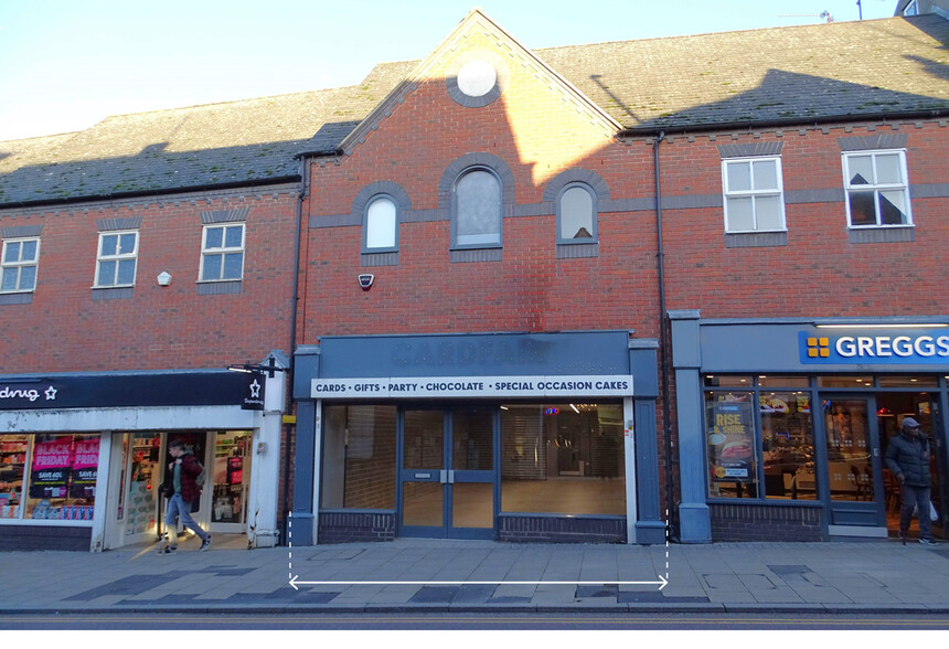 42 High St, Rushden for rent - Building Photo - Image 1 of 3