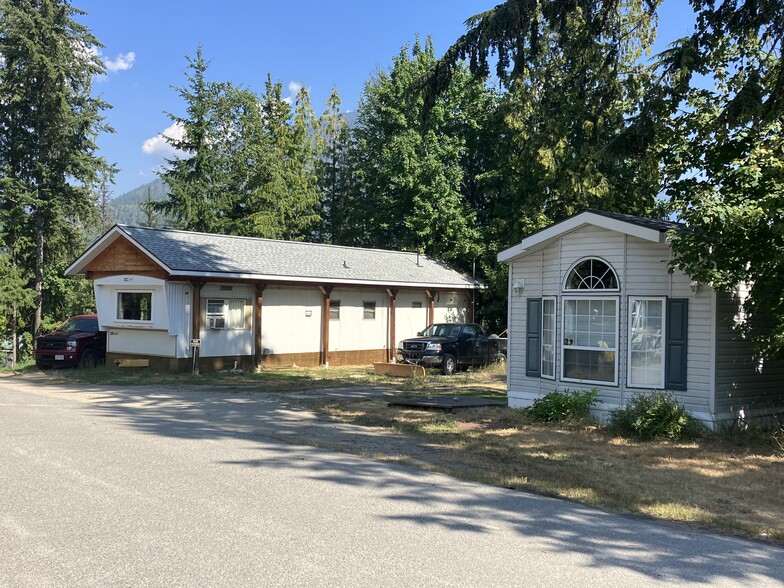 900 Gore St W, Nelson, BC for sale - Building Photo - Image 1 of 14