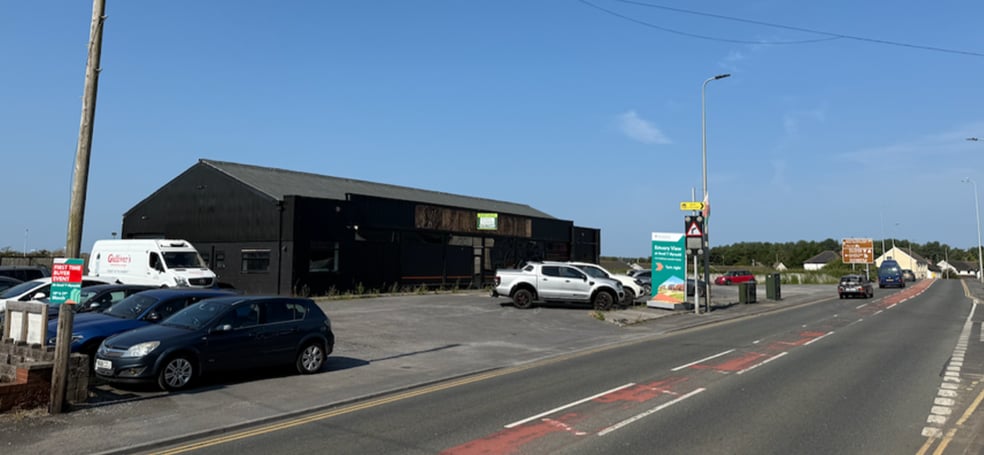 30 Danlan Rd, Burry Port for sale - Primary Photo - Image 1 of 5