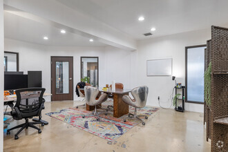 3384 Robertson Pl, Los Angeles, CA for rent Interior Photo- Image 2 of 2