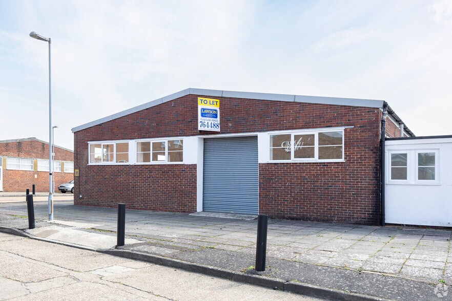 Station Road Industrial Estate, Hailsham for rent - Building Photo - Image 2 of 2