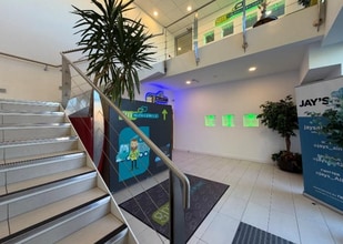 Lustleigh Close, Exeter to rent Interior Photo- Image 1 of 5