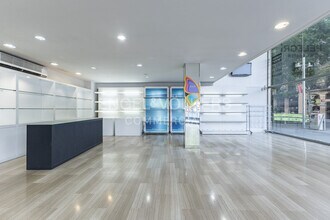 Retail in Barcelona, Barcelona to rent Interior Photo- Image 2 of 22