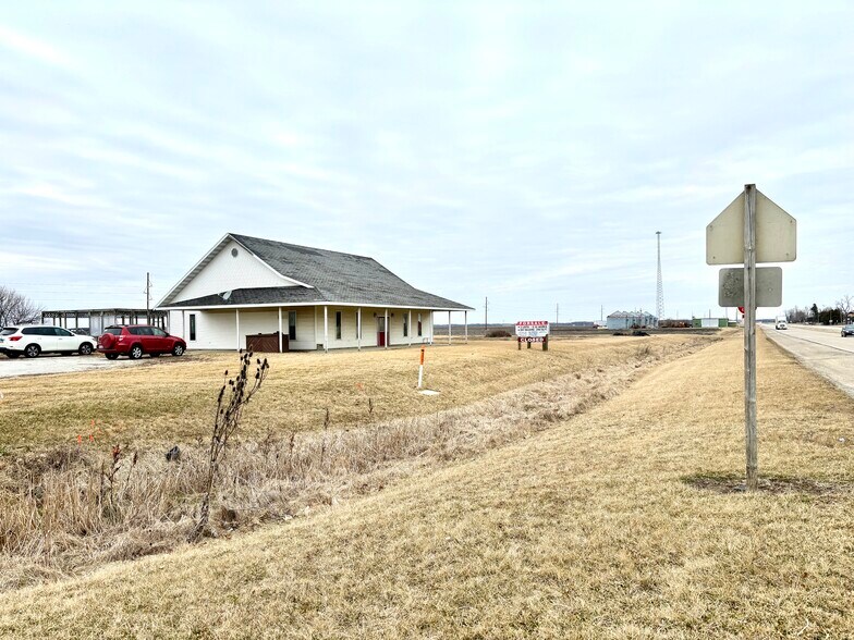 100 S 4th St, Wapella, IL for sale - Building Photo - Image 3 of 11