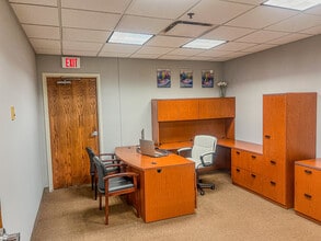 7725 98th St, Hickory Hills, IL to rent Building Photo- Image 1 of 1