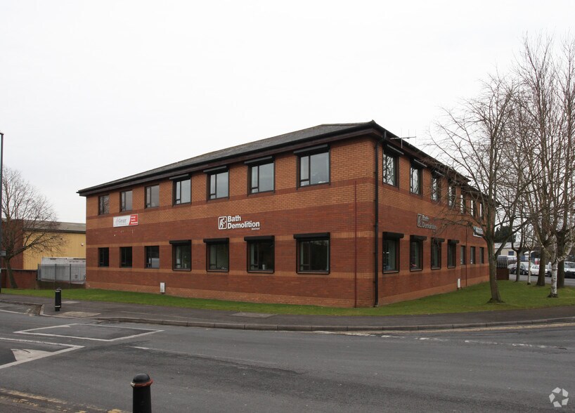 Southway Dr, Bristol to rent - Primary Photo - Image 1 of 3