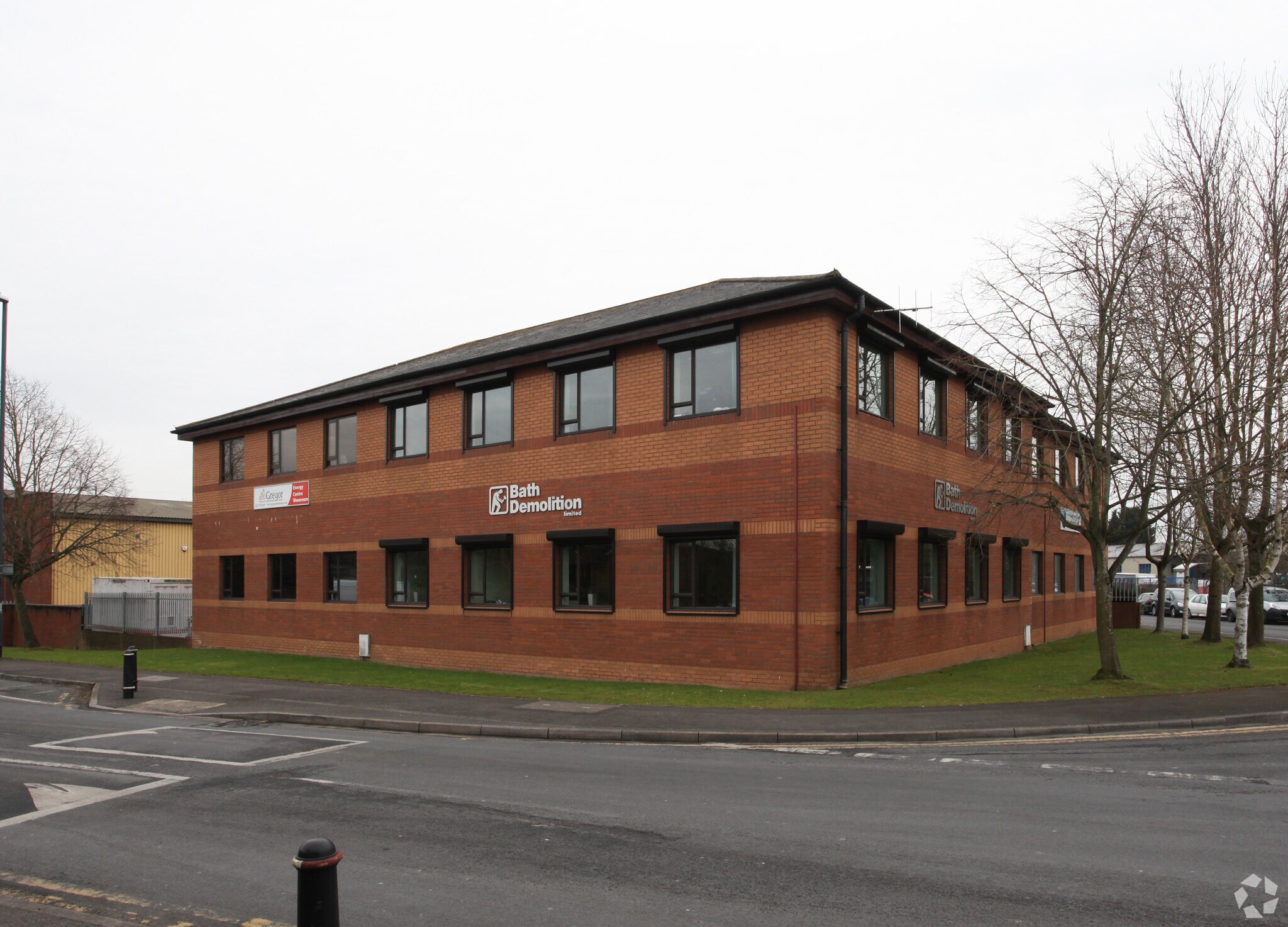 Southway Dr, Bristol to rent Primary Photo- Image 1 of 4