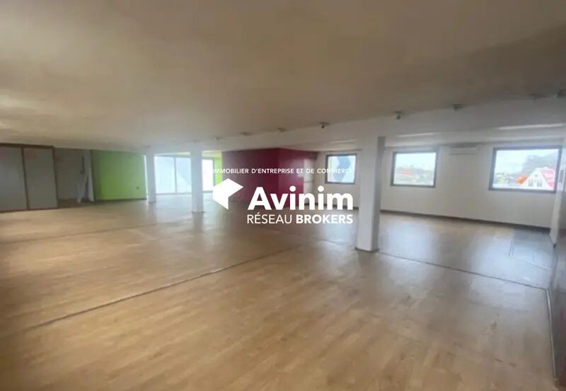 Office in Franconville to rent - Building Photo - Image 3 of 8
