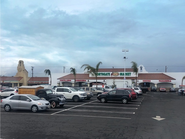 8100-8122 Long Beach Blvd, South Gate, CA for rent - Building Photo - Image 2 of 4