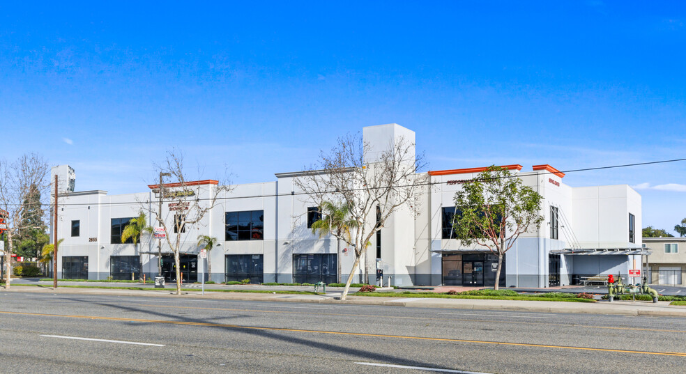 Harley-Davidson Showroom Building(s) portfolio of 3 properties for sale on LoopNet.co.uk - Building Photo - Image 3 of 8