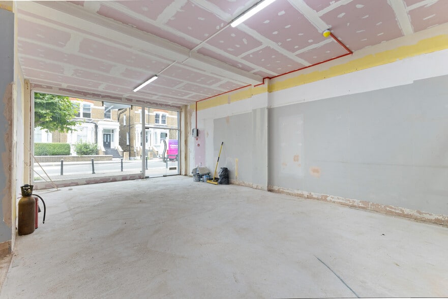 913 Fulham Rd, London to rent - Building Photo - Image 3 of 5