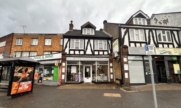 211 Godstone Rd, Whyteleafe to rent - Primary Photo - Image 1 of 4