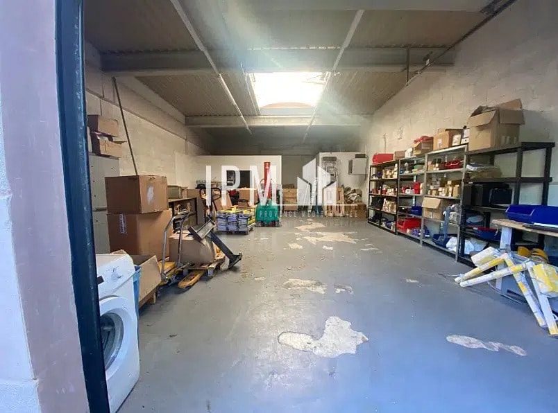 Location Local d'activités 150 m² - Photo 1