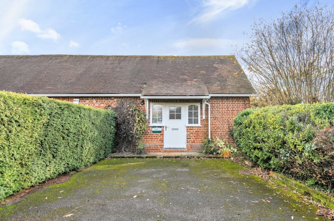 Castle End, Reading to rent Building Photo- Image 1 of 2