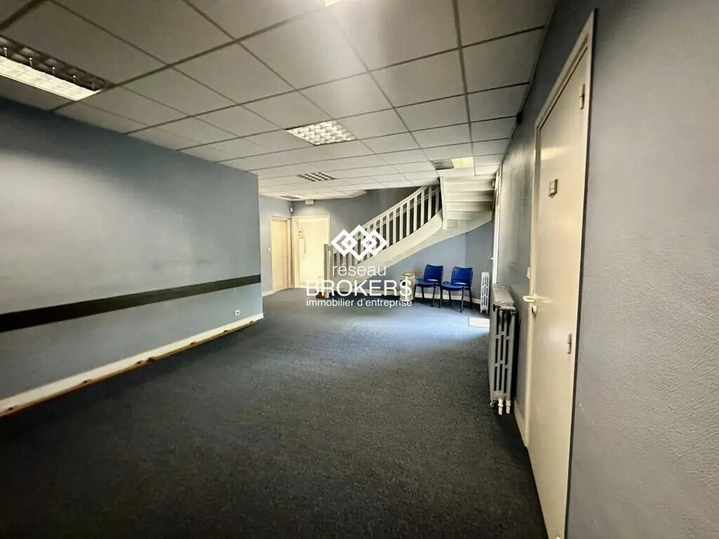 Location Bureaux 340 m² - Photo 1