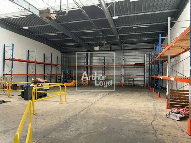 Light Industrial in Vaux-le-Pénil to rent Interior Photo- Image 1 of 5