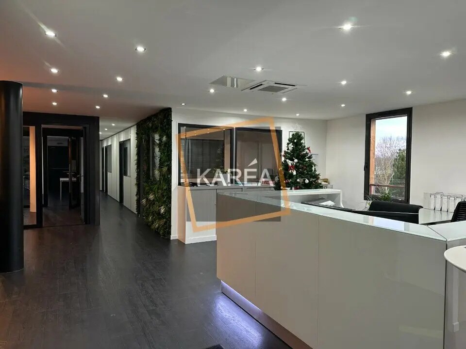Vente Bureaux 225 m² - Photo 1