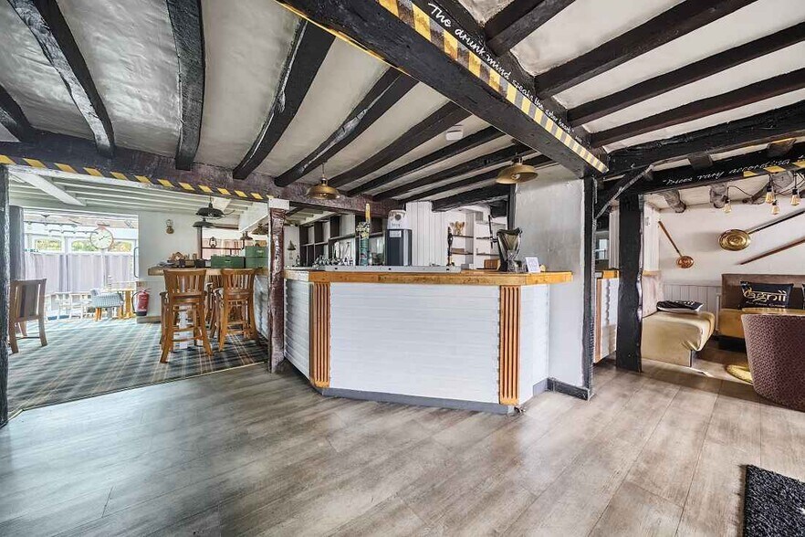 Wycombe Rd, Marlow for sale - Interior Photo - Image 3 of 7