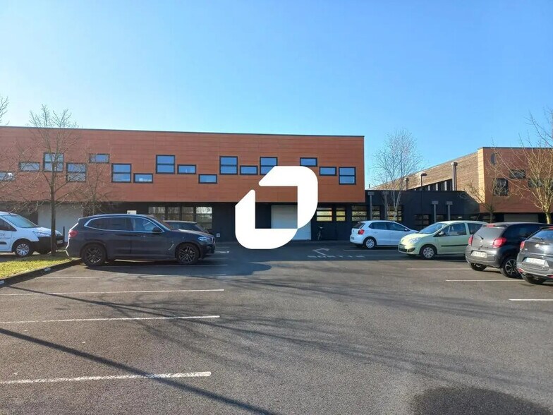 250/260 Rue Salvador Allende, Loos to rent - Building Photo - Image 2 of 11