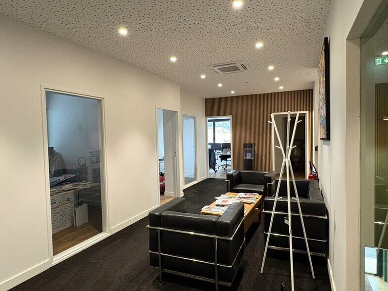 84 Avenue De La Poterie, La Tour-de-Salvagny for sale - Interior Photo - Image 3 of 11