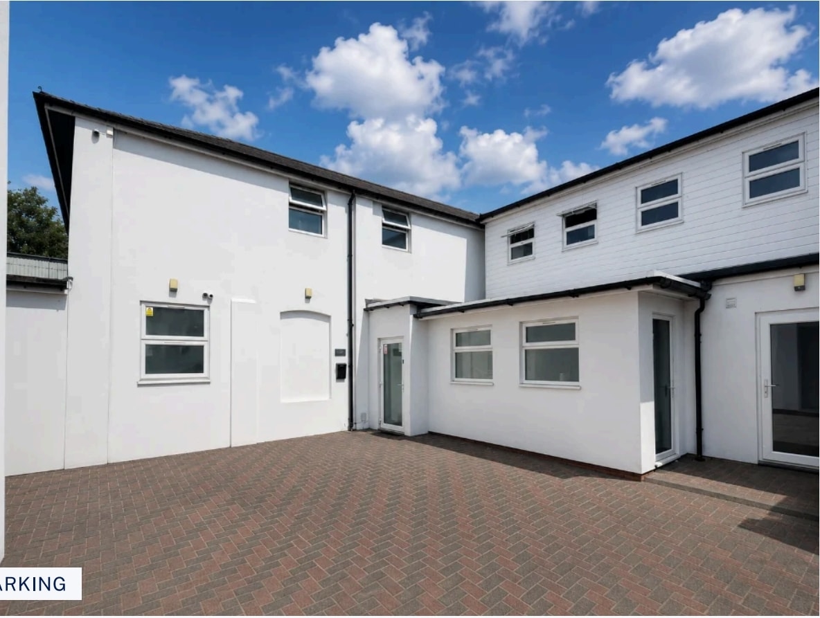 60 Oaklands Park Ave, Ilford to rent Building Photo- Image 1 of 12