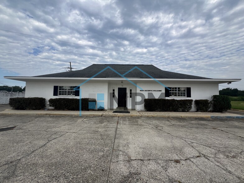 72 Colonial Dr, Monroe, LA for rent - Primary Photo - Image 1 of 12