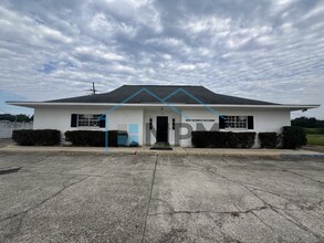 72 Colonial Dr, Monroe, LA for rent Primary Photo- Image 1 of 13